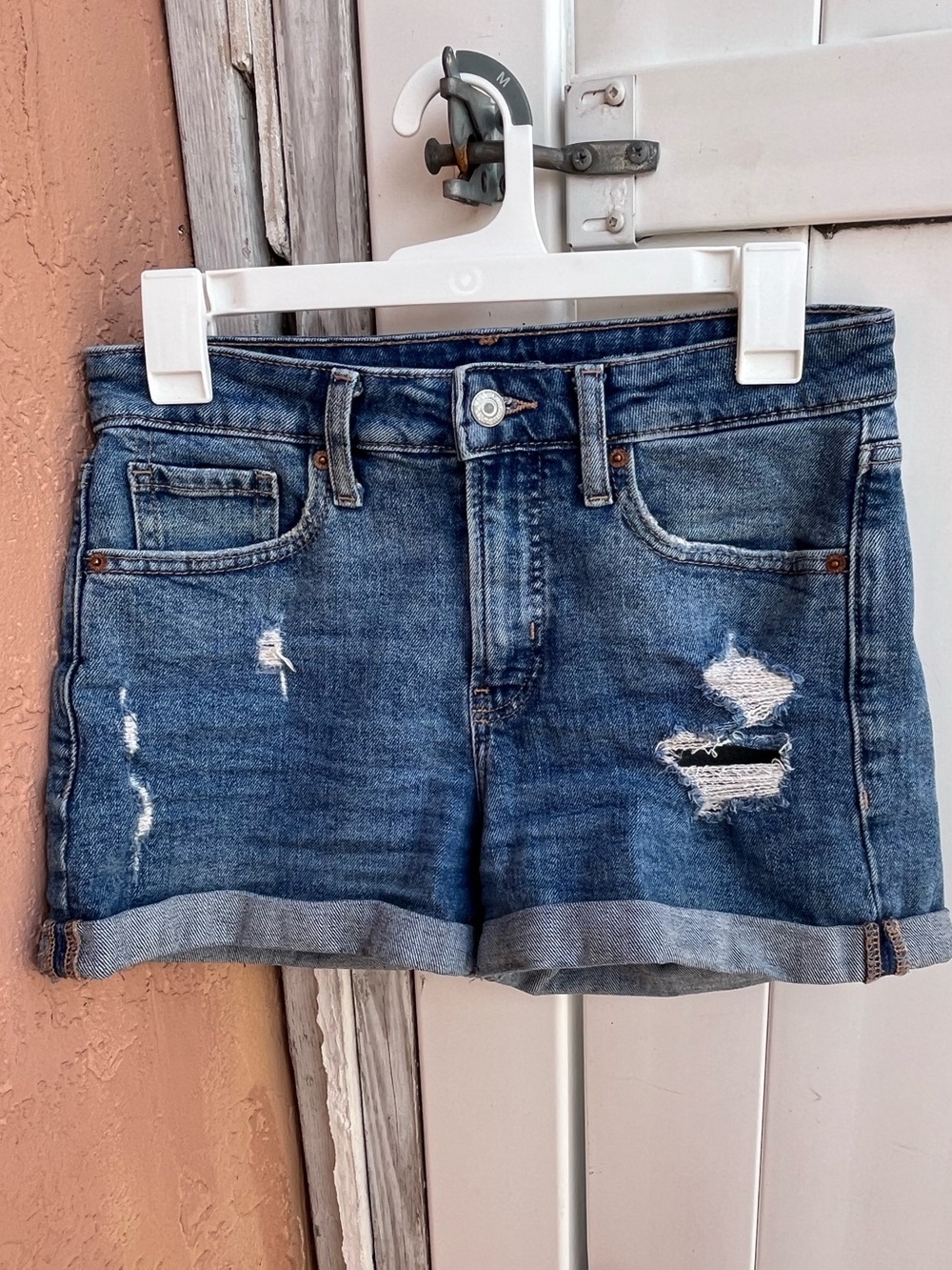 Old Navy Distressed Rolled-Hem Denim Shorts - Dark Blue Size 2